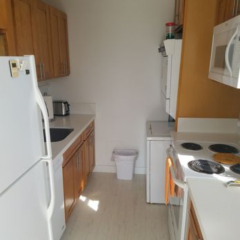Waikiki Skytower - Kitchen. Electric range, Oven, Microwave, Refrigerator, Dish Washer, Washer & Dryer. - Apartments Near Me - Honolulu, Hawaii