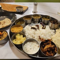 Naatu Naatu Pure Vegetarian Restaurant - Vivaha Blhojanambu Thali