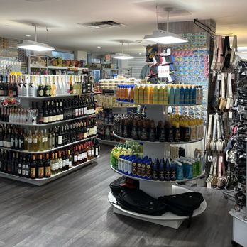 Primo Cafe & Market - Sunscreen, sunglasses, etc. - Grocery Near Me - Miami Beach, Florida