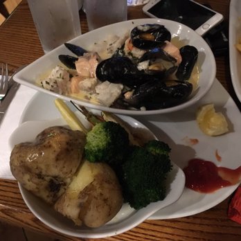 The Bridge Bar & Mooring Restaurant - Seafood marinière 22 euros - Irish Near Me - Portmagee, Kentucky