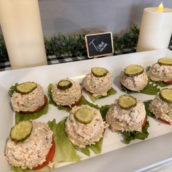 Aspen Hill Cafe - Tuna salad on bed of lettuce