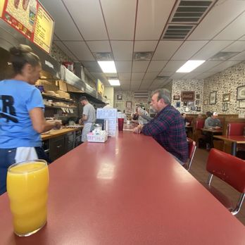 Leon's Burger Express - Interior - Breakfast & Brunch Near Me - Mount Airy, North Carolina Leon's Burger Express - Interior - Breakfast & Brunch Near Me - Mount Airy, North Carolina