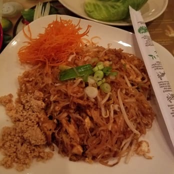 Siam Bistro - Yummy chicken pad thai. - Thai Near Me - Miami, Florida