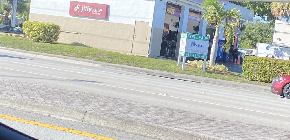 Pinecrest Square Image