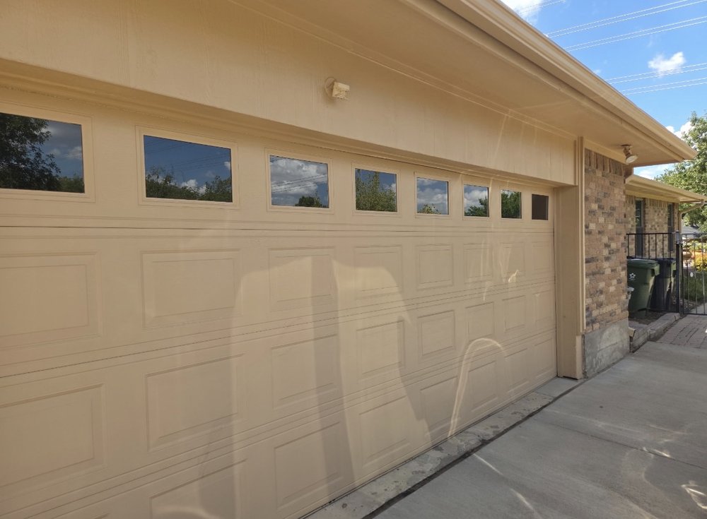 Davis Door Service - Garage Door Contractor in Boyd, TX