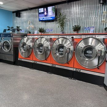 Tiny Bubbles - making the place better - Laundromat Near Me - Whittier, California Tiny Bubbles - making the place better - Laundromat Near Me - Whittier, California