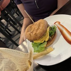 Burger Bar - My GF had a normal California cheeseburger