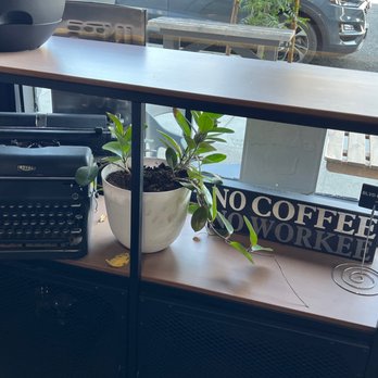 Blvd Cafecito - Coffee & Tea Near Me - Burbank, California