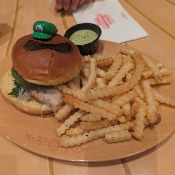 Toadstool Cafe - Luigi burger - Cafes Near Me - Universal City, California