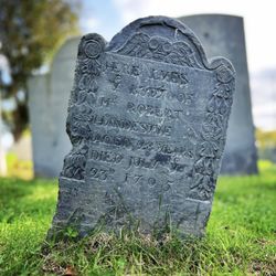Point Of Graves - 1705! Absolutely love the memento mori in this burial ground!!