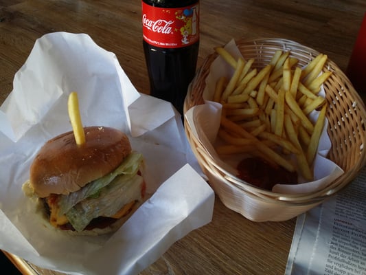 Tommis Burger Joint, Mitte by null