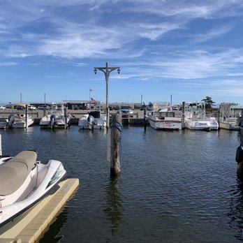 Tres Palms - boats docked at a marina - New American Near Me - Babylon, New York