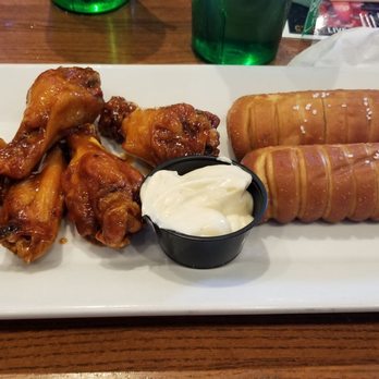 Quaker Steak & Lube - Wings and pretzel sticks - Chicken Wings Near Me - Sevierville, Tennessee Quaker Steak & Lube - Wings and pretzel sticks - Chicken Wings Near Me - Sevierville, Tennessee
