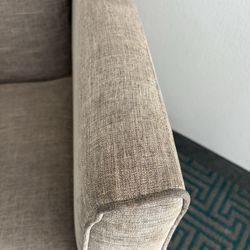 La Quinta by Wyndham Dallas Duncanville - The other arm of the dirty chair.