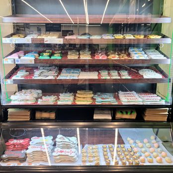 Pet Supplies Plus Bellevue - Treat Bar - Pet Groomers Near Me - Bellevue, Washington