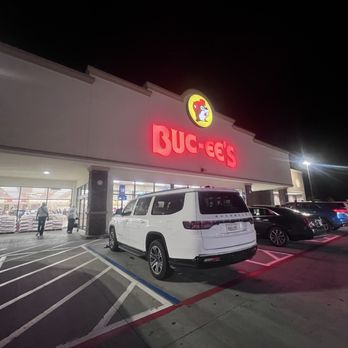 Buc-ee's - Gas Stations Near Me - Calhoun, Georgia