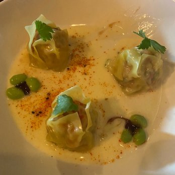 Lucky Belly - Lobster - Bars Near Me - Honolulu, Hawaii