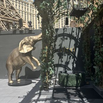 Chéri Rooftop - Entrance after some stairs and an elevator ride - Lounges Near Me - Las Vegas, Nevada Chéri Rooftop - Entrance after some stairs and an elevator ride - Lounges Near Me - Las Vegas, Nevada