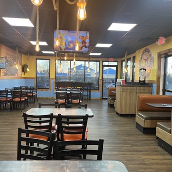 Hooks Fish & Chicken - Trenton - Dining room - Seafood Near Me - Trenton, Ohio