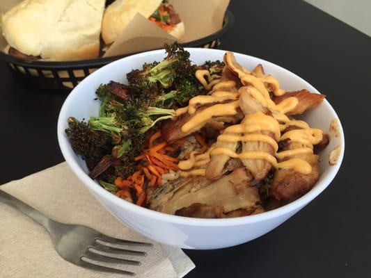 Photo of Graffiti Sandwich - Brattleboro, VT, US. The Ono chicken bowl.