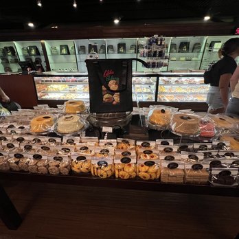 Liliha Bakery - Bakeries Near Me - Honolulu, Hawaii