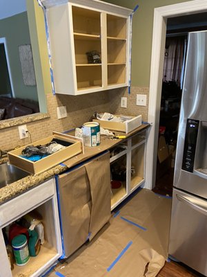 2020 - We totally change the color of the cabinets and make look like new