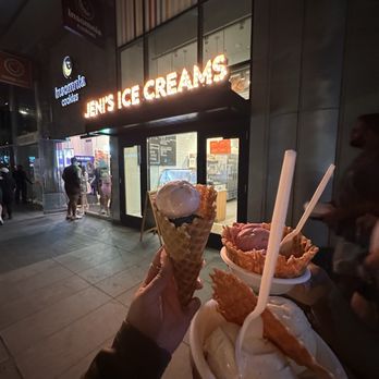 Jeni's Splendid Ice Creams - Really aesthetic sign outside - Ice Cream & Frozen Yogurt Near Me - Dallas, Texas