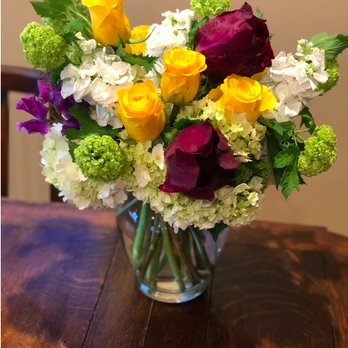 Bougie Twigs & Blooms - Mother's Day bouquet - Floral Designers Near Me