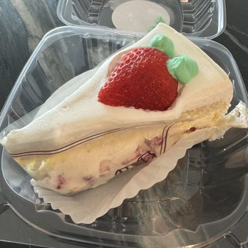 Phoenix Bakery - Strawberry Cake - Bakeries Near Me - Los Angeles, California Phoenix Bakery - Strawberry Cake - Bakeries Near Me - Los Angeles, California