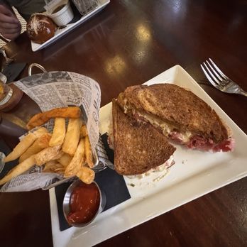 Nicholson's Fine Food & Whiskey - Reuben - Pubs Near Me - Cincinnati, Ohio