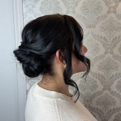 Dry A Blow-Dry Bar - Side hair view