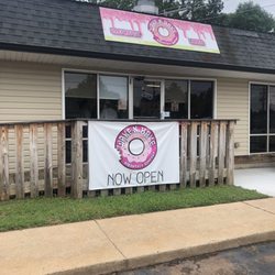 Wake N Bake - This is the outside of the location and it's absolutely darling inside
