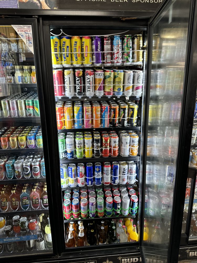 BIRDIES FOOD AND FUEL Updated June 2024 20 Photos 3738 Airline Dr