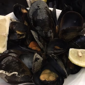La Descubierta - Steamed mussels - Spanish Near Me - Madrid, M La Descubierta - Steamed mussels - Spanish Near Me - Madrid, M