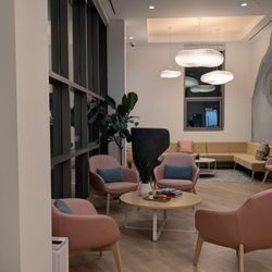 One Medical Primary Care Clinic - Palo Alto - Evergreen Park - Modern, clean office