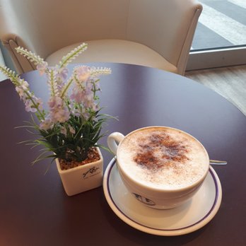 Lila Bäcker - Café au lait - Bakeries Near Me - Berlin, BE