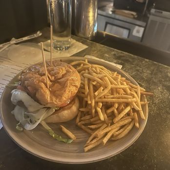 Luke's Kitchen and Bar - Burger - Seafood Near Me - Orlando, Florida Luke's Kitchen and Bar - Burger - Seafood Near Me - Orlando, Florida