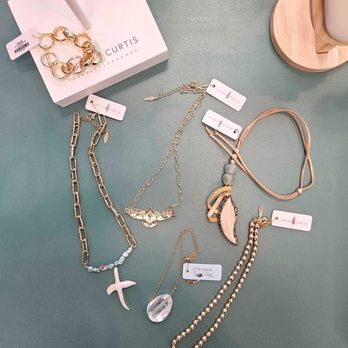 Maggie's on Main - Leslie Curtis, handmade jewelry from Tennessee! - Women's Clothing Near Me - Summerville, South Carolina Maggie's on Main - Leslie Curtis, handmade jewelry from Tennessee! - Women's Clothing Near Me - Summerville, South Carolina