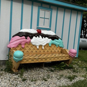 Dulce Vida - A place to sit - Ice Cream & Frozen Yogurt Near Me - Plain City, Ohio