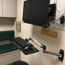 Stecker Steven MD - Exam room