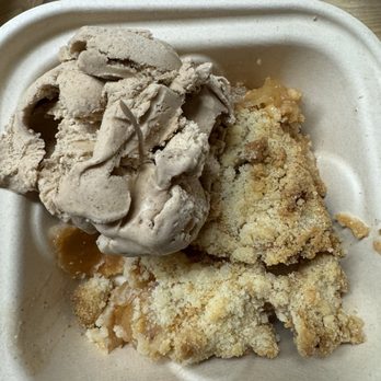 Mom's Pie House - Apple pie with cinnamon ice cream - Bakeries Near Me - Julian, California