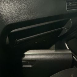 Palomino Automotive - Broken glovebox