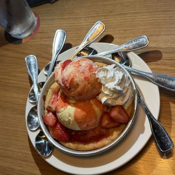 BJ's Restaurant & Brewhouse - Pizza Near Me - Laguna Hills, California