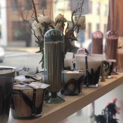 Foxy Red's - Come experience  the most fragrant candles!