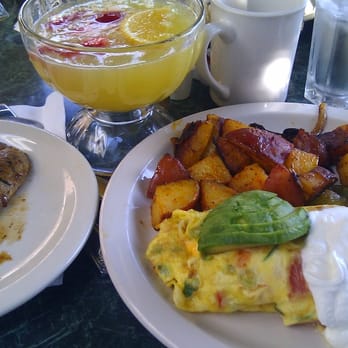 Bill's Cafe - Californian omelet with country potatoes, chicken apple sausage and a Mimosa - American Near Me - San Jose, California Bill's Cafe - Californian omelet with country potatoes, chicken apple sausage and a Mimosa - American Near Me - San Jose, California