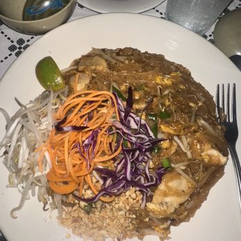 Yasotorn Thai Cusine - Chicken Pad Thai - Thai Near Me - Evanston, Illinois Yasotorn Thai Cusine - Chicken Pad Thai - Thai Near Me - Evanston, Illinois