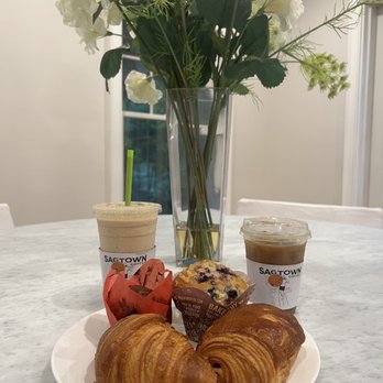 Sagtown Coffee - Monkey smoothie, cold brew, vegan carrot cake muffin, blueberry muffin, croissants - Coffee & Tea Near Me - Sag Harbor, New York Sagtown Coffee - Monkey smoothie, cold brew, vegan carrot cake muffin, blueberry muffin, croissants - Coffee & Tea Near Me - Sag Harbor, New York