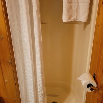 Apgar Village Lodge - Shower - Hotels Near Me - West Glacier, Montana Apgar Village Lodge - Shower - Hotels Near Me - West Glacier, Montana