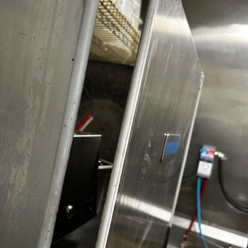 Pizza Hut - the inside of a commercial kitchen - Pizza Near Me - Vancouver, Washington