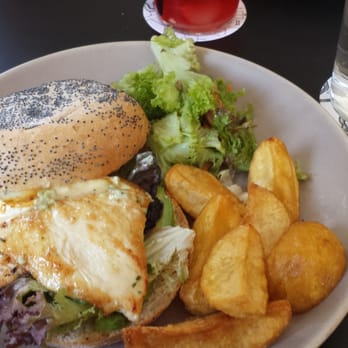 Federal - Awesome chicken burger! - Breakfast & Brunch Near Me - Madrid, M Federal - Awesome chicken burger! - Breakfast & Brunch Near Me - Madrid, M